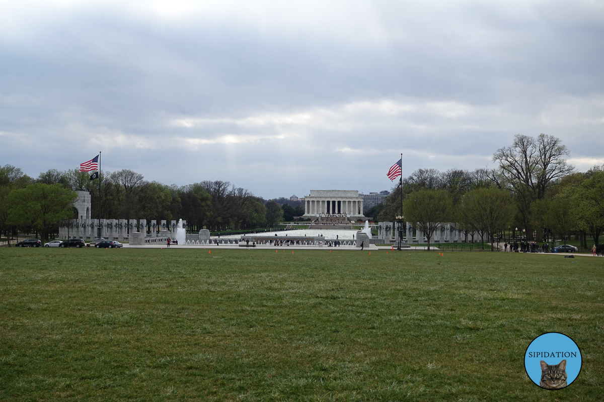 View of WW2 Memorial and Lincoln Monument - Washington DC